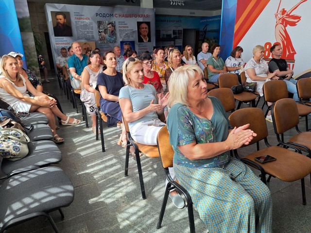 «Надежда» из Крымска покорила Геническ народной песней